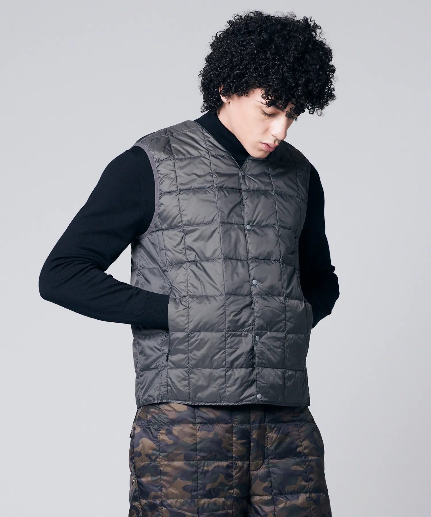 V-NECK VEST BUTTON DOWN D.CHARCOAL