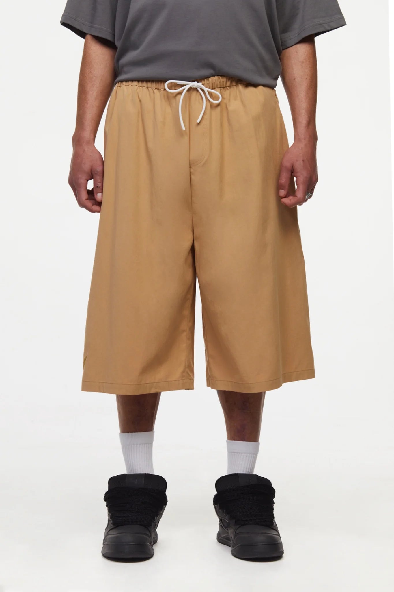 LOGO BERMUDA SHORTS | Rari - DifferentAttitude