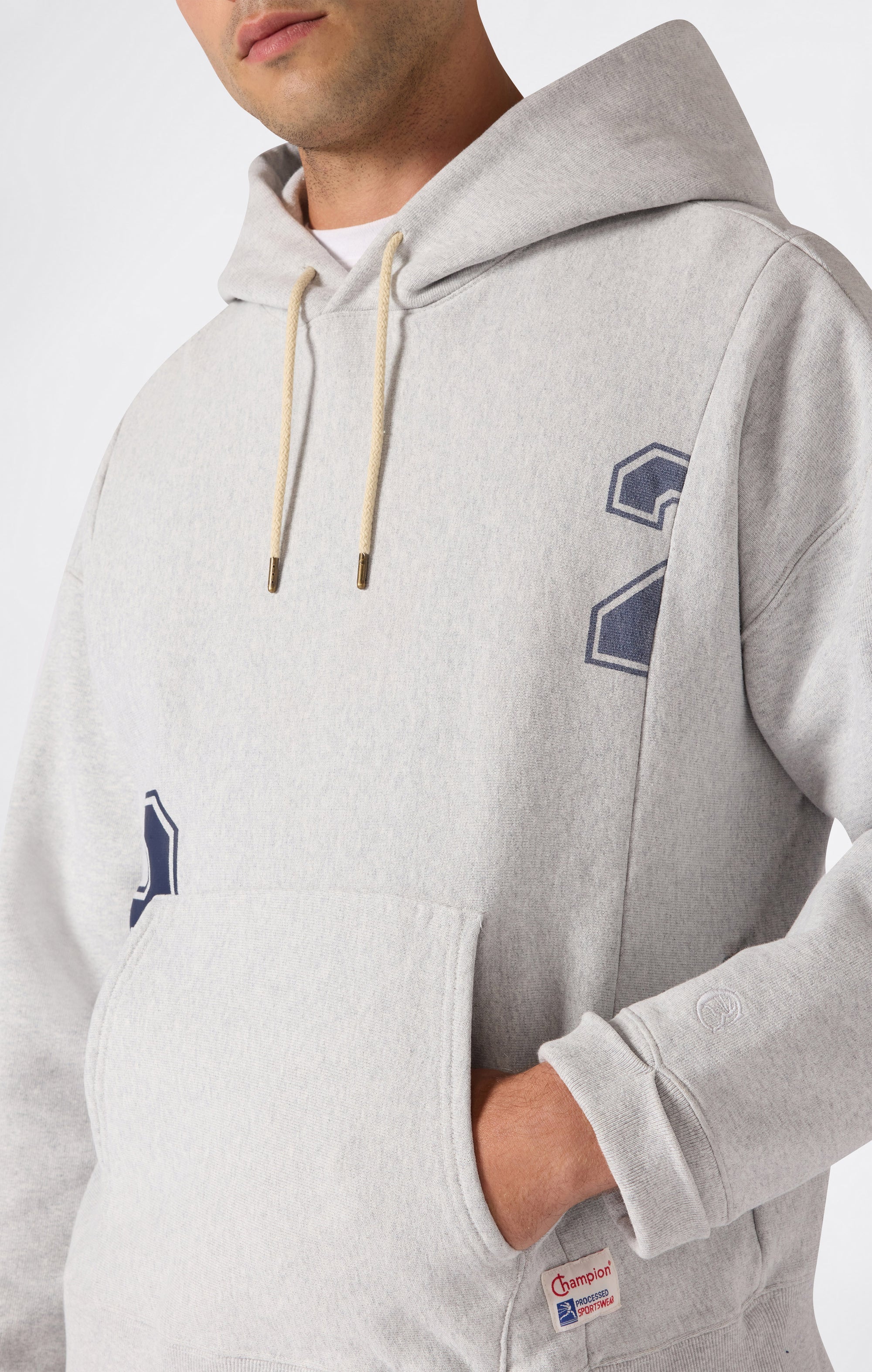 TR ICONIC HOODED SWEATSHIRT