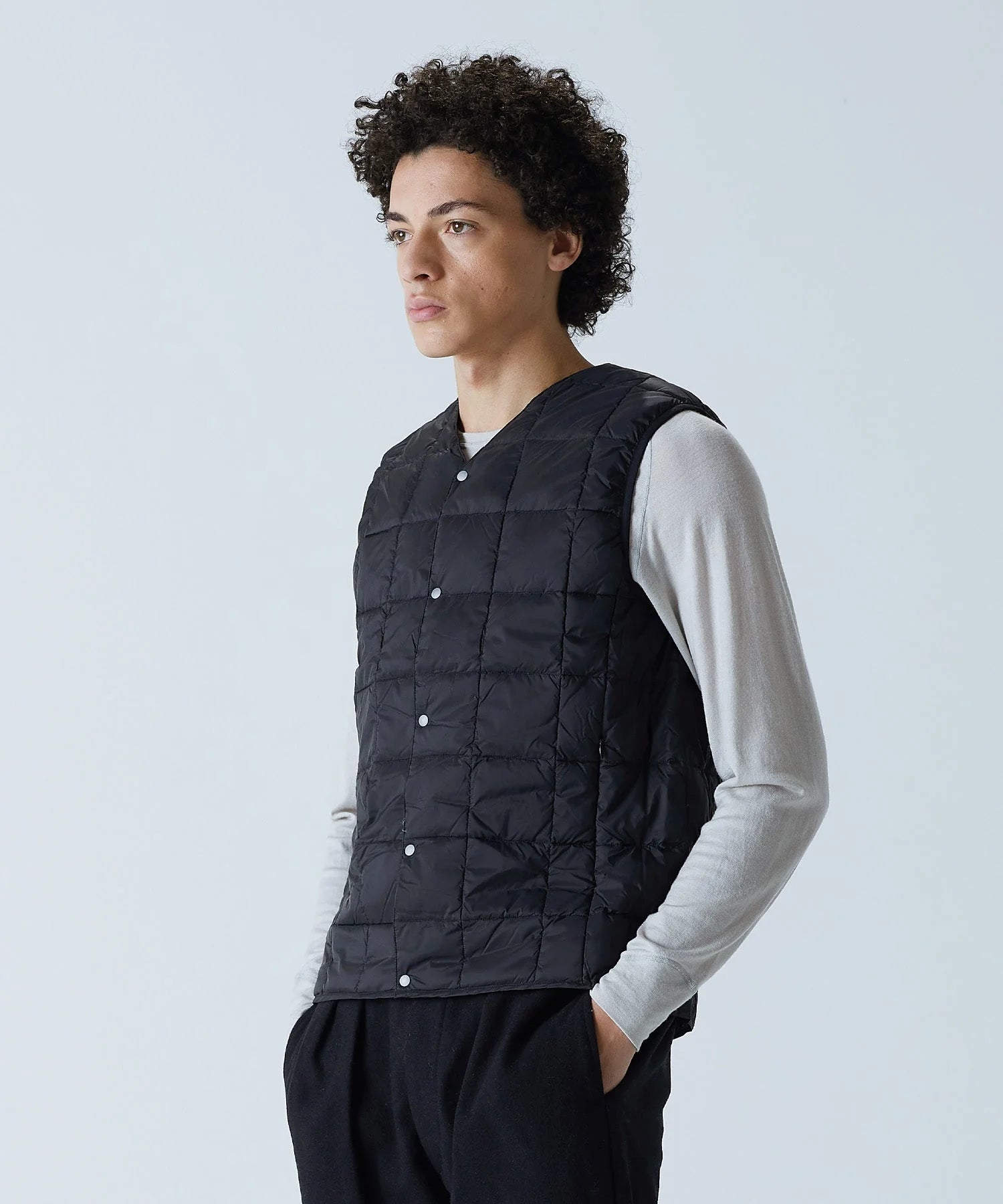 TAION V-NECK VEST