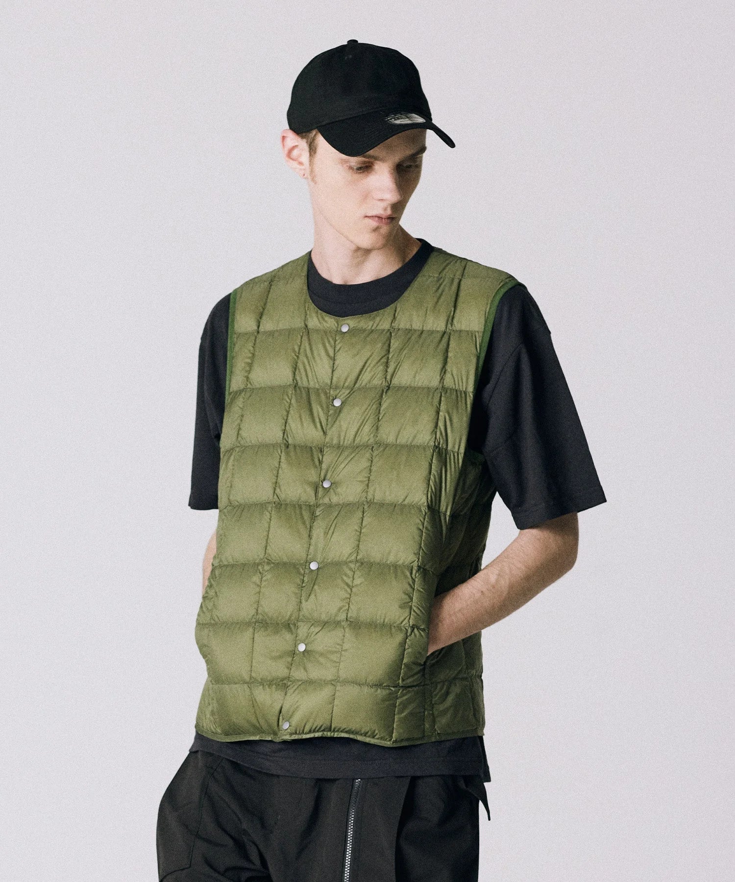 V NECK VEST