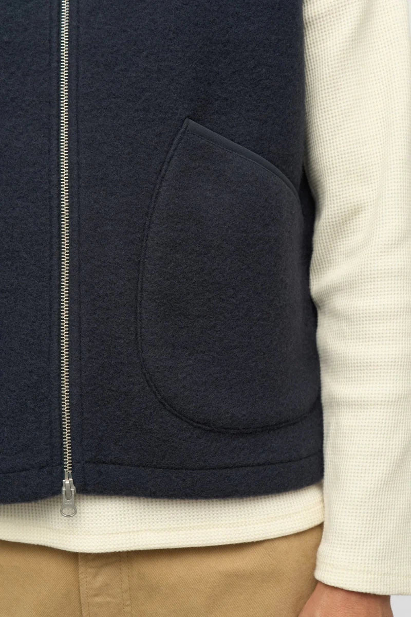 AKROBIN BOILED WOOL GILET | ANERKJENDT