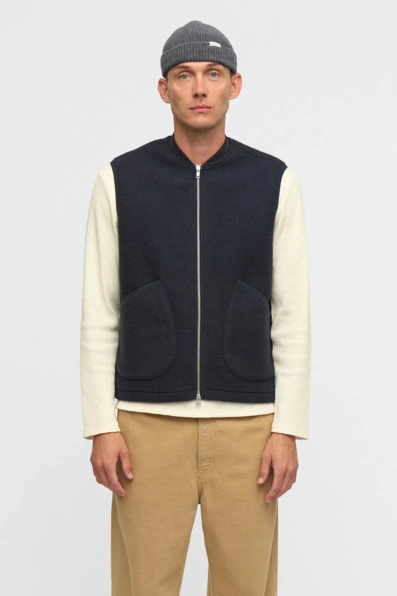 AKROBIN BOILED WOOL GILET | ANERKJENDT