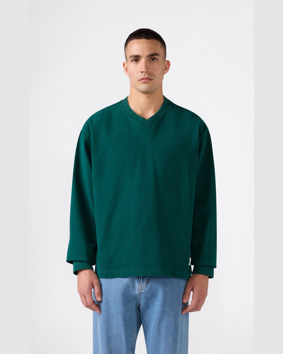 TR STIFF V-NECK SWEATSHIRT | CHAMPION PINNACLE