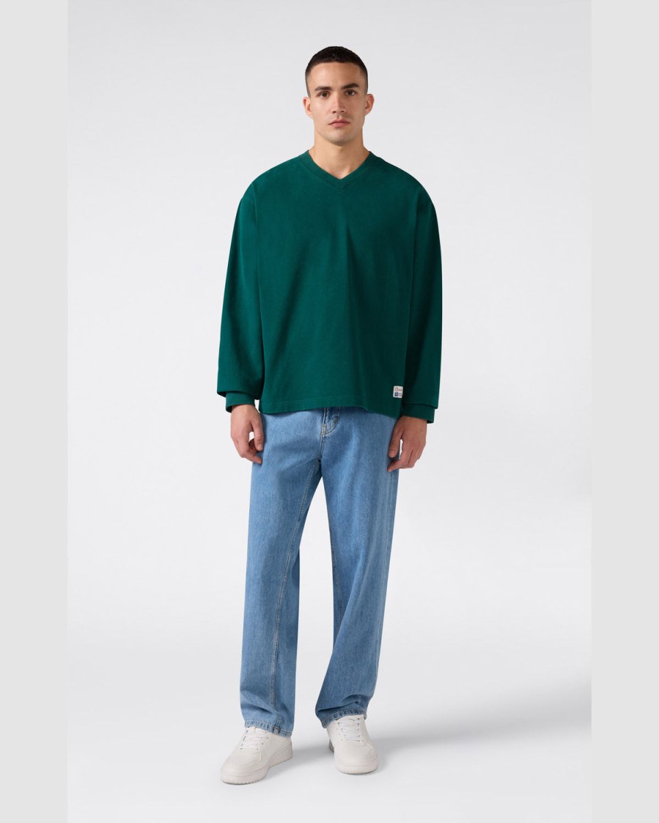 TR STIFF V-NECK SWEATSHIRT | CHAMPION PINNACLE