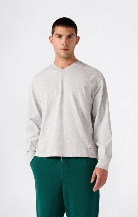 TR STIFF V-NECK SWEATSHIRT GREY | CHAMPION PINNACLE